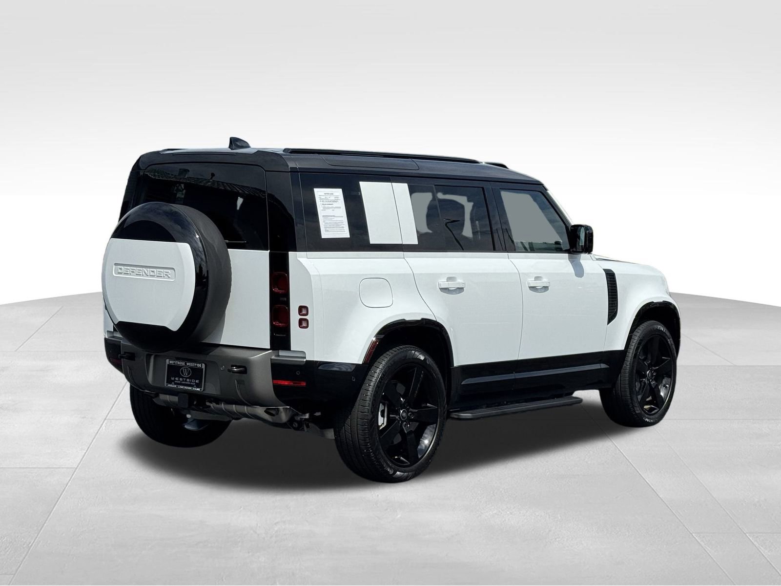 Used 2025 Land Rover Defender 110 X-Dynamic SE image 5