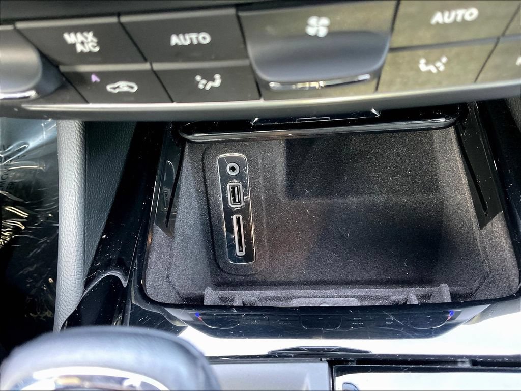 Used 2022 Maserati Levante GT AWD/4WD image 16