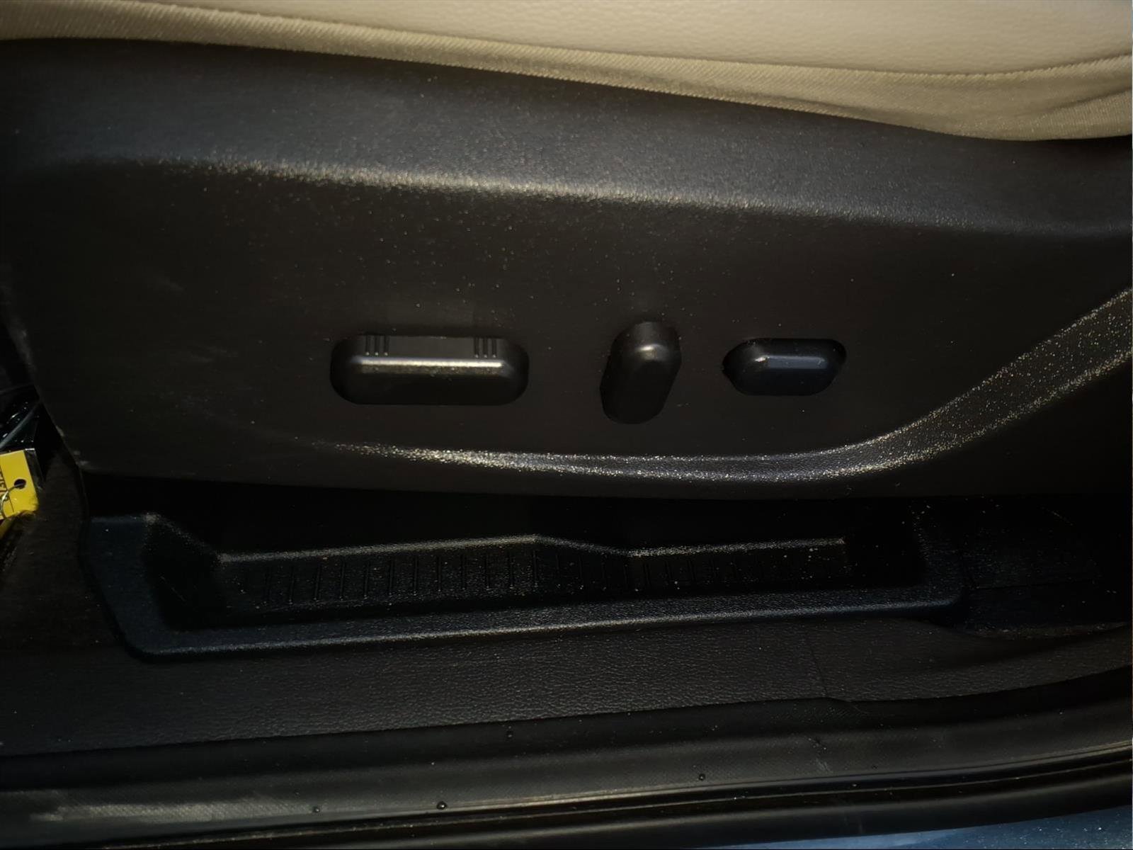 Used 2018 Ford Escape SEL image 15