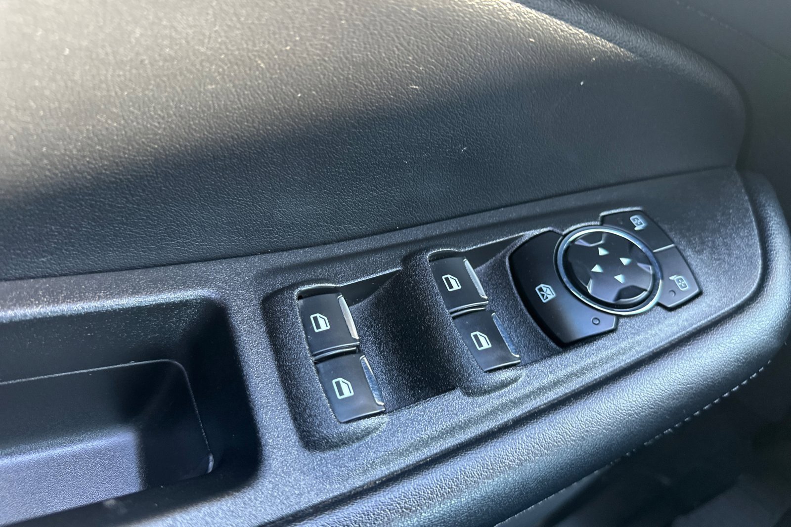 Used 2024 Ford Edge SEL w/ Convenience Package image 10