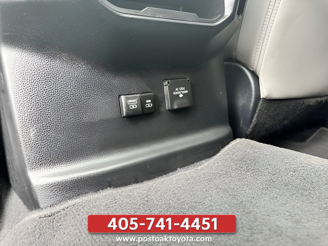 Used 2025 Toyota Tundra Limited AWD/4WD image 31