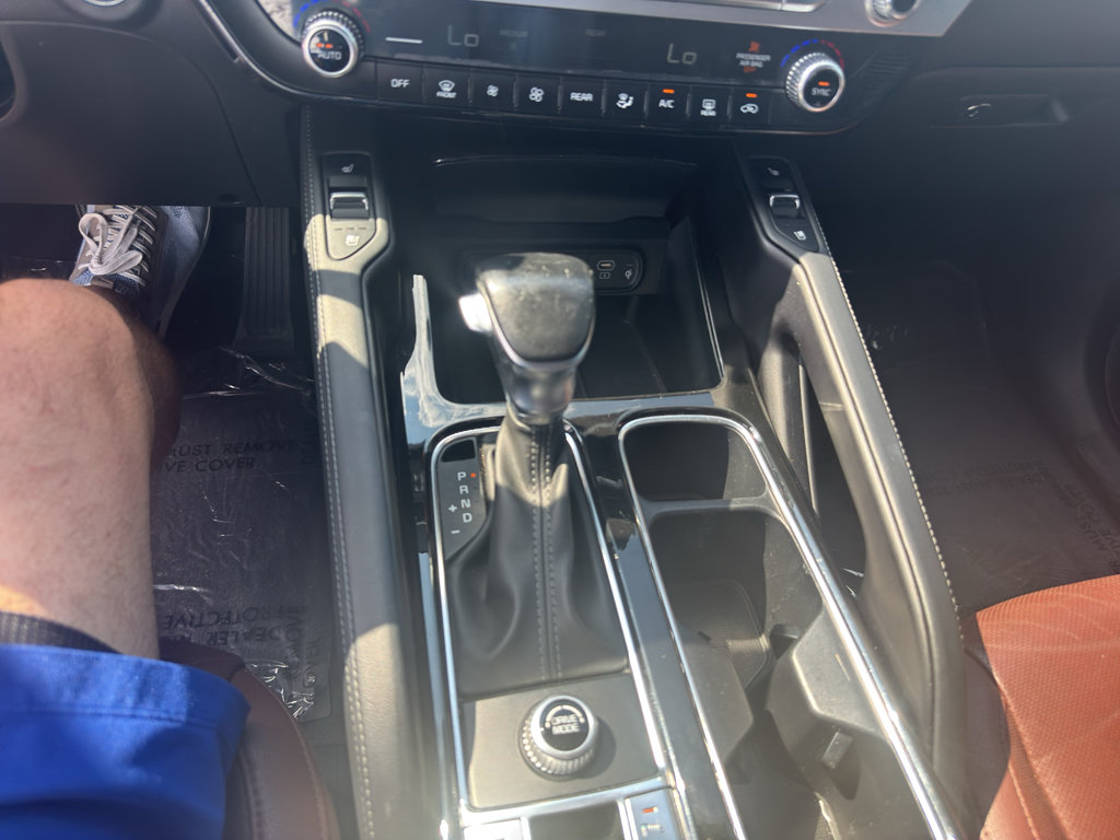 Used 2024 Kia Telluride EX w/ EX Captain's Chair Package FWD image 15