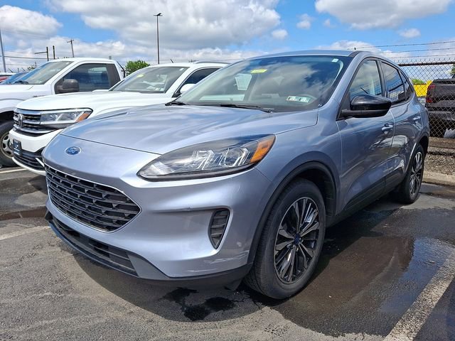 Certified 2022 Ford Escape SE w/ SE Sport Appearance Package AWD/4WD image 3