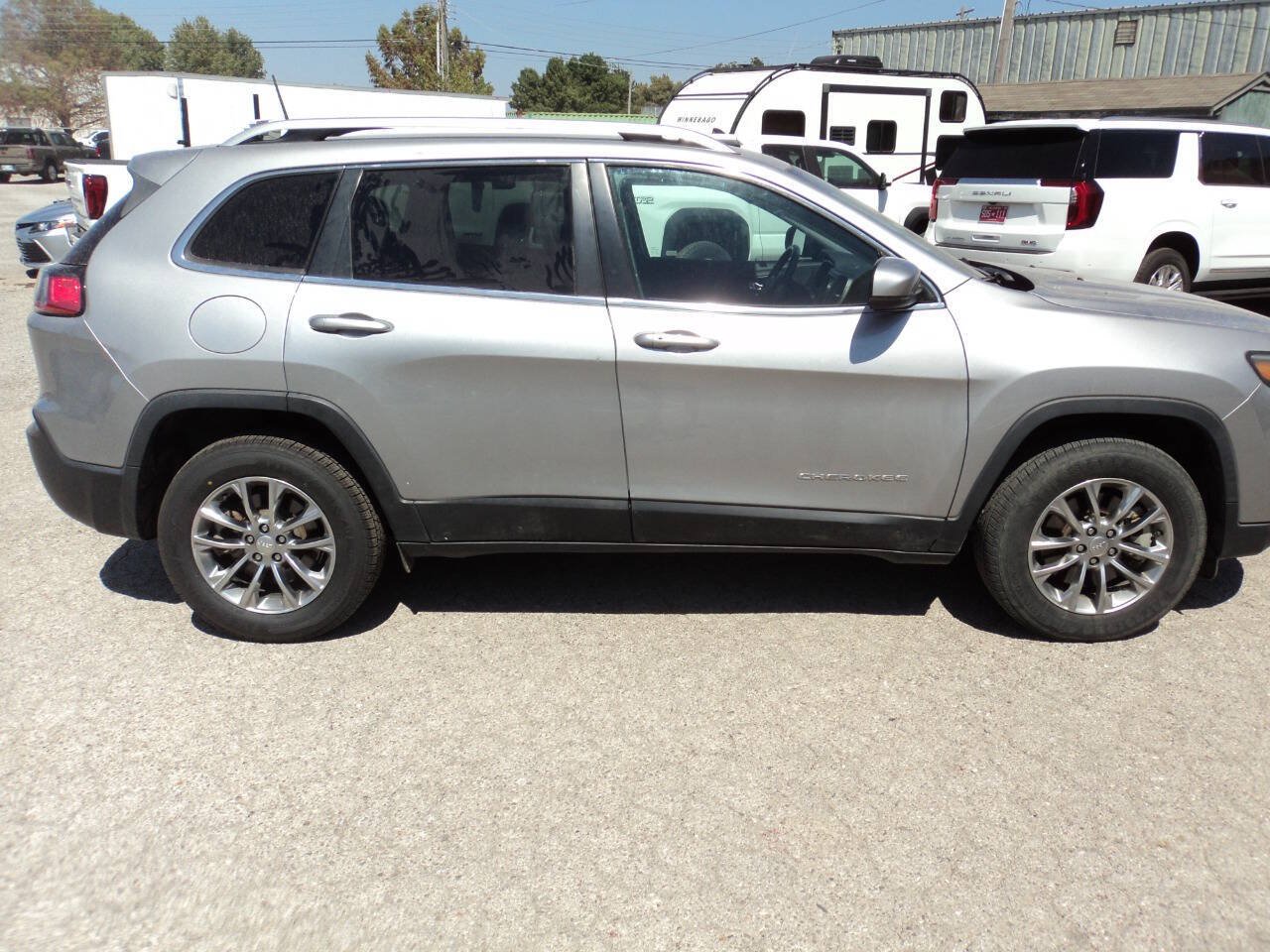 Used 2021 Jeep Cherokee Latitude Lux w/ Comfort/Convenience Group AWD/4WD image 3