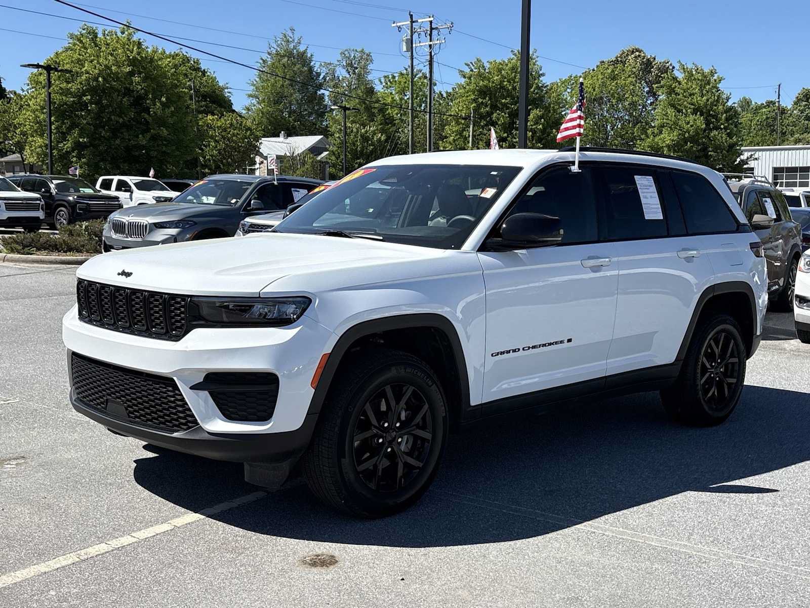 Used 2025 Jeep Grand Cherokee Altitude AWD/4WD image 2