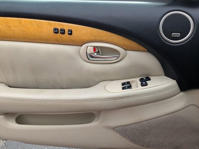 Used 2002 Lexus SC 430 Convertible image 9