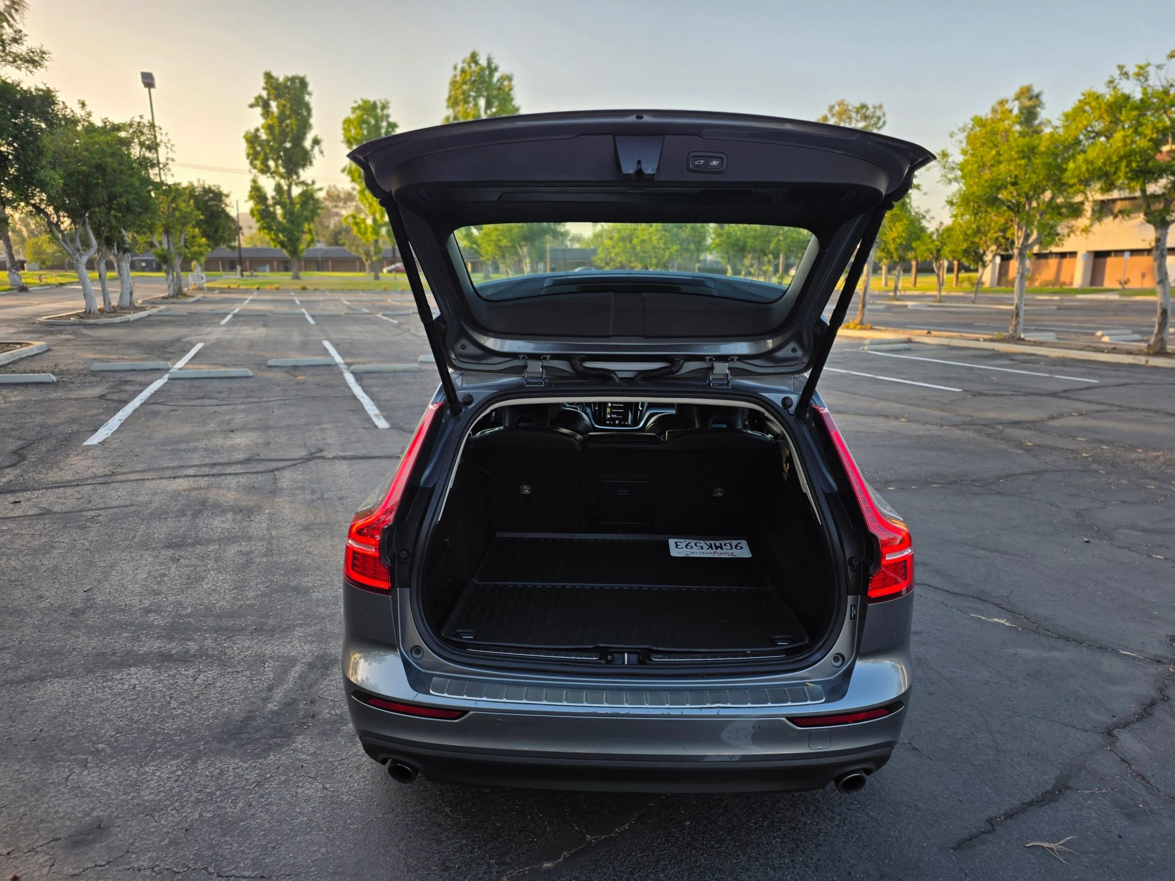 Used 2020 Volvo V60 T5 Momentum FWD image 9