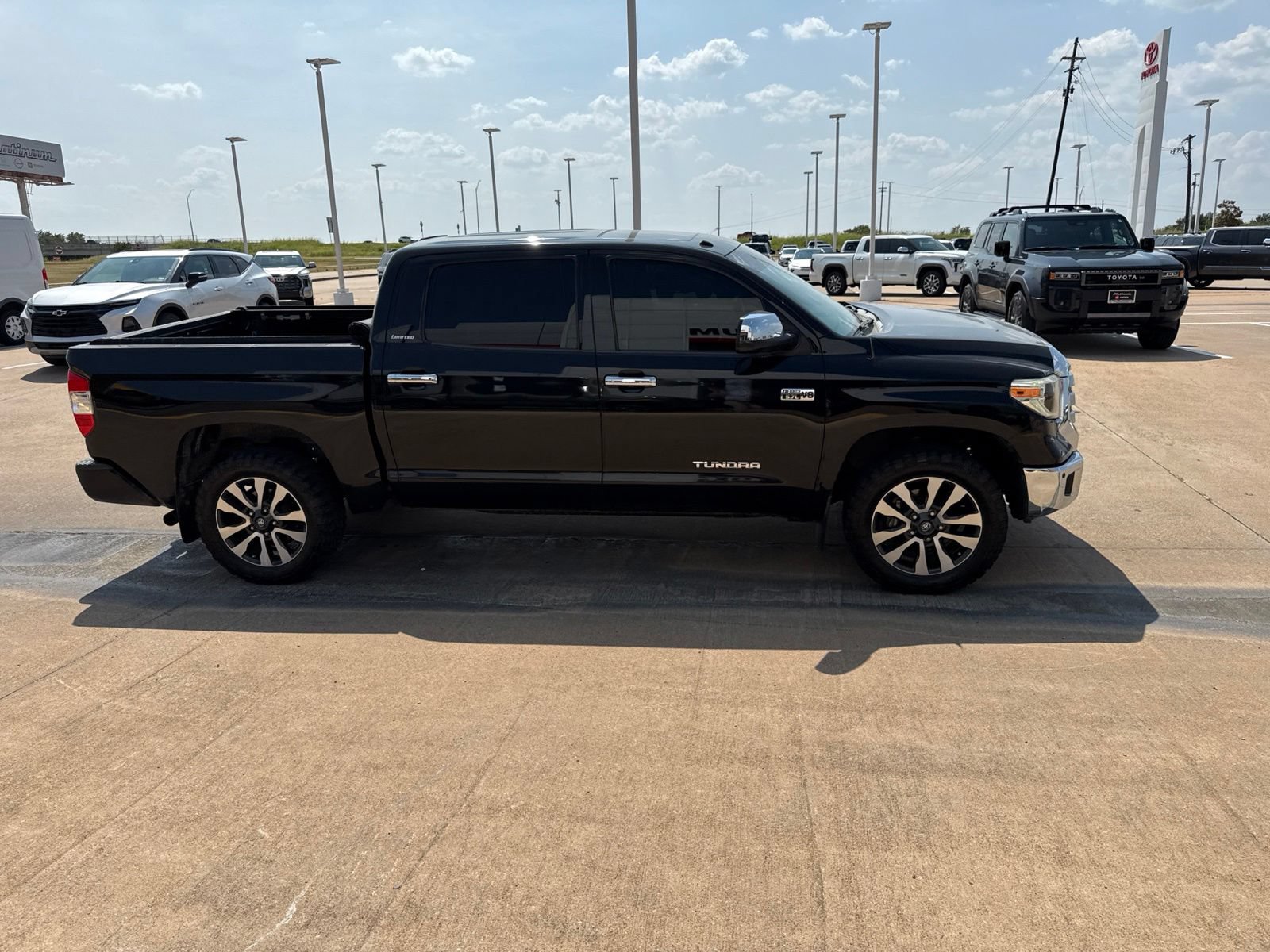 Used 2018 Toyota Tundra Limited w/ Limited Premium Package AWD/4WD image 31