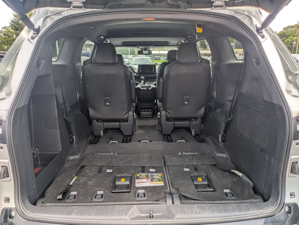 Used 2024 Toyota Sienna XSE FWD image 21