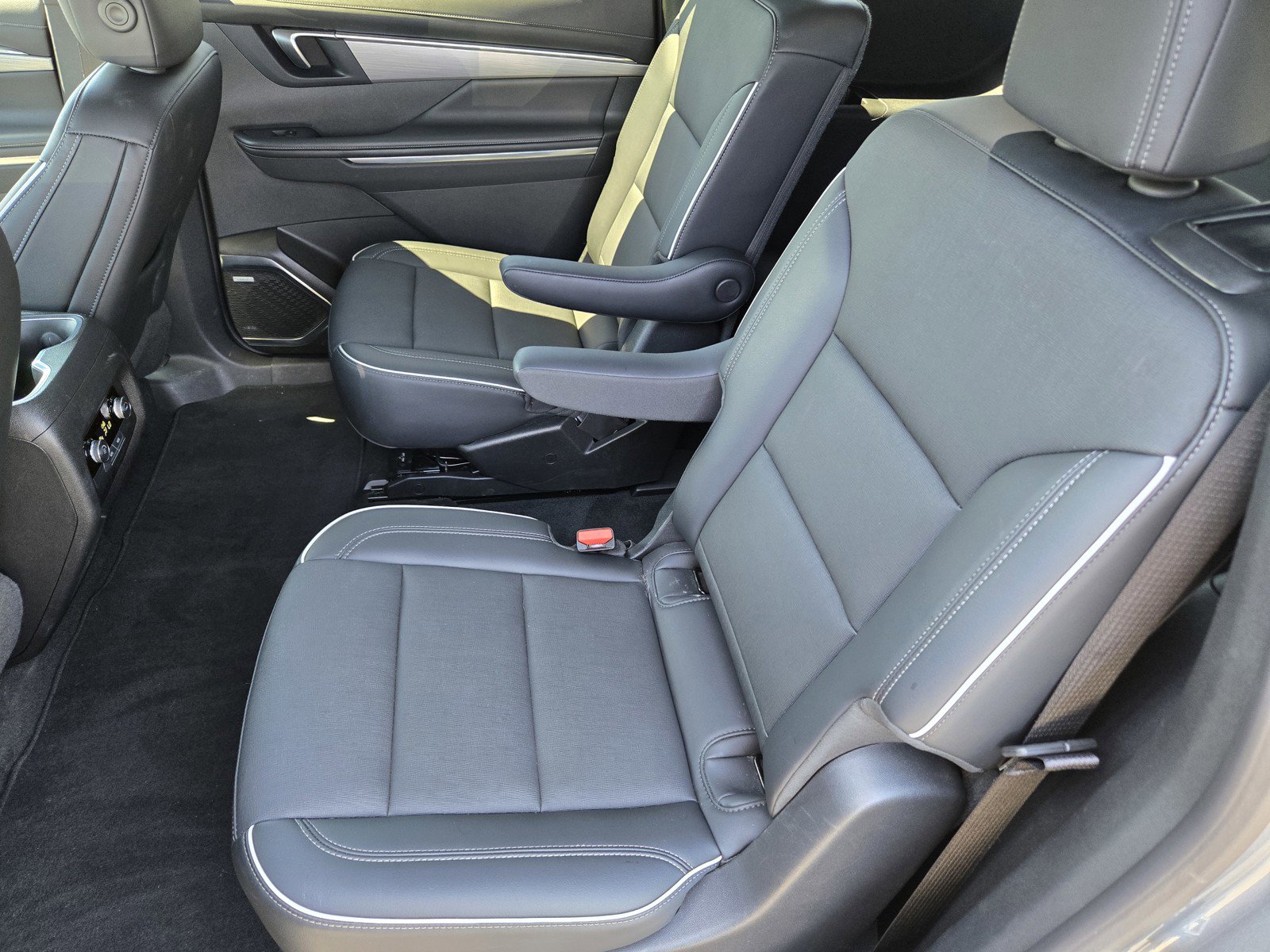 Certified 2025 Buick Enclave Preferred AWD/4WD image 10