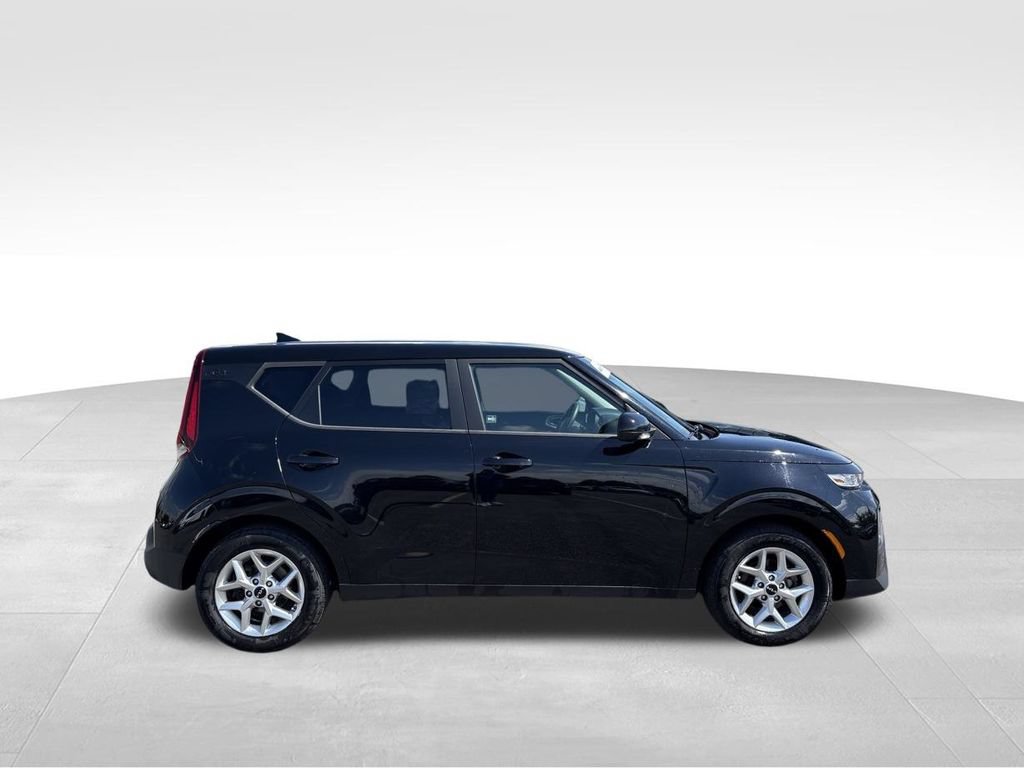 Certified 2022 Kia Soul LX w/ Technology Package FWD image 6