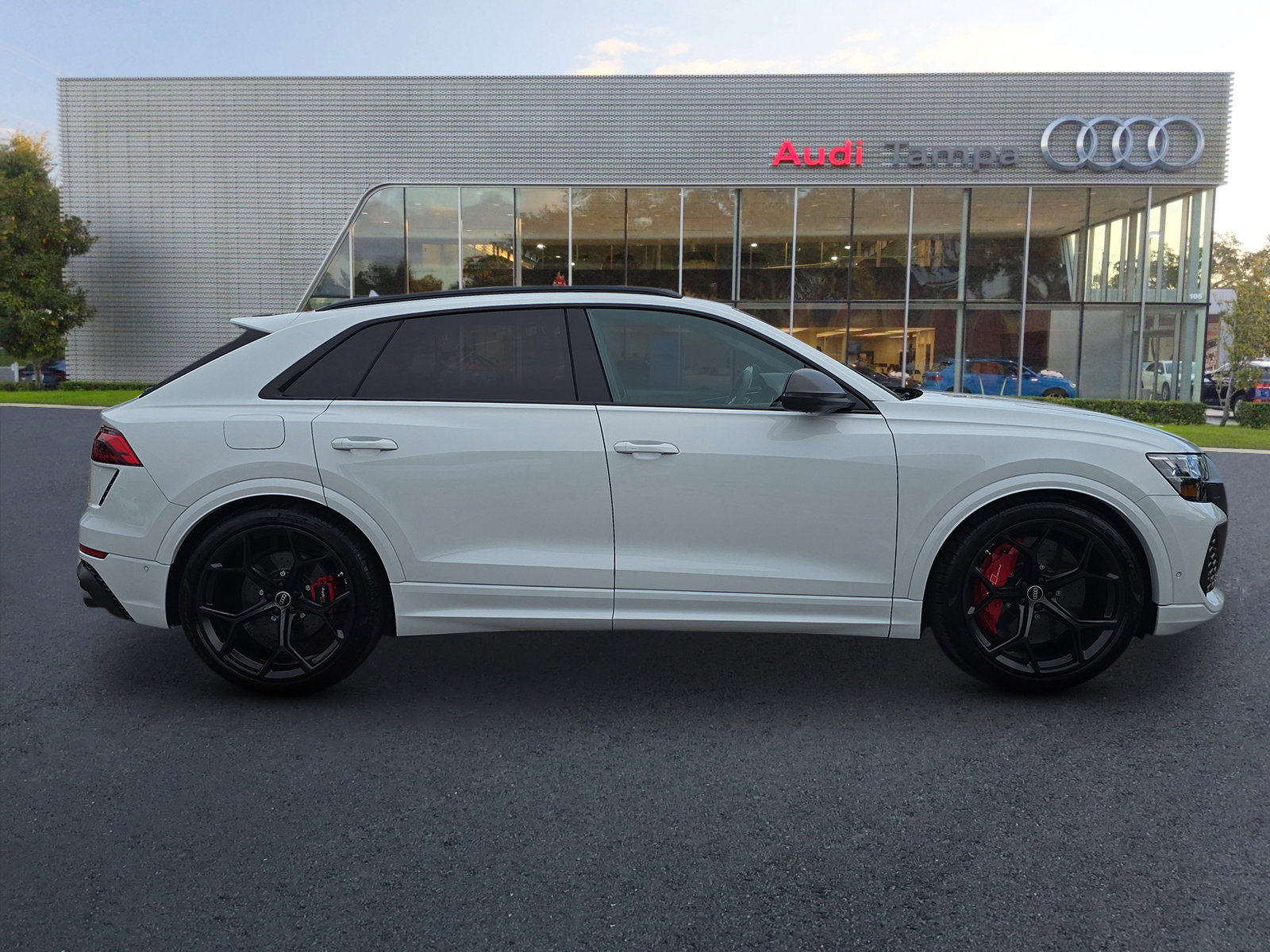 New 2025 Audi RS Q8 performance image 3