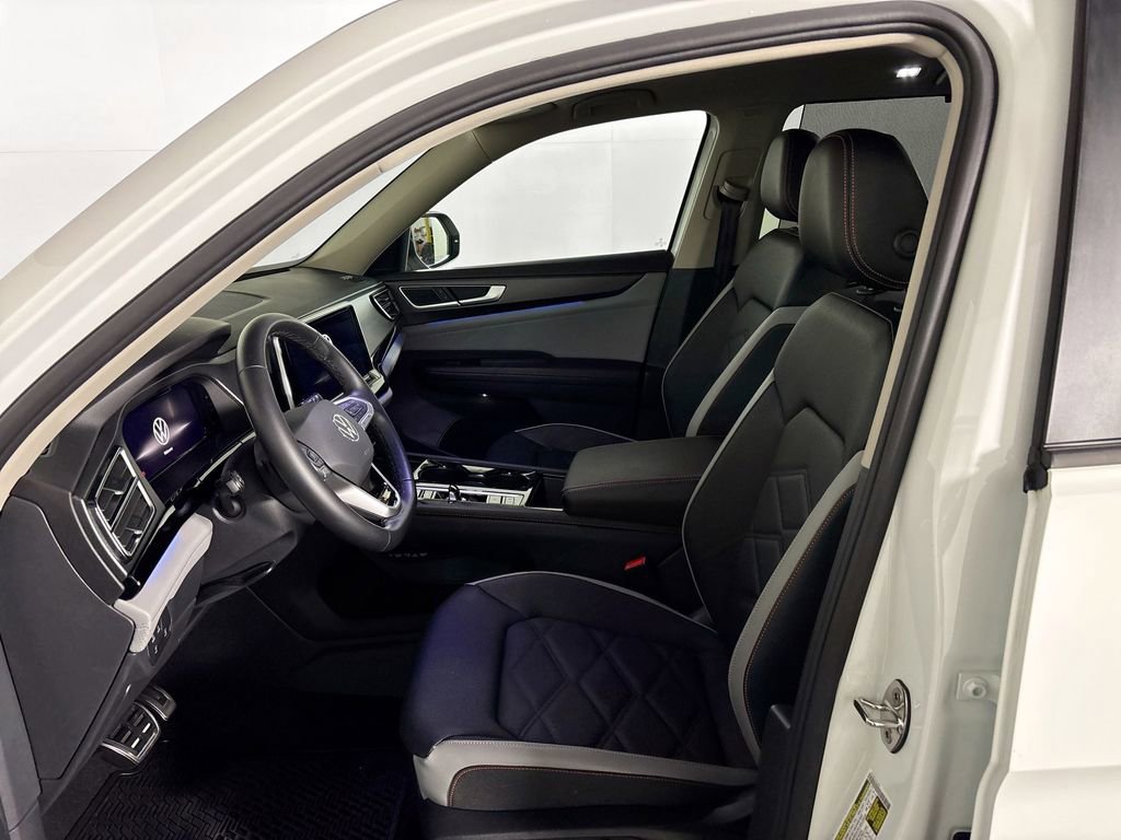 Certified 2025 Volkswagen Atlas Peak Edition SE AWD/4WD image 11