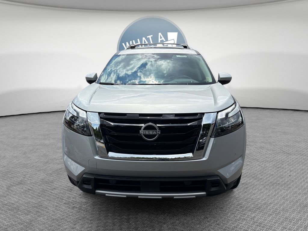 Used 2025 Nissan Pathfinder Platinum FWD image 9