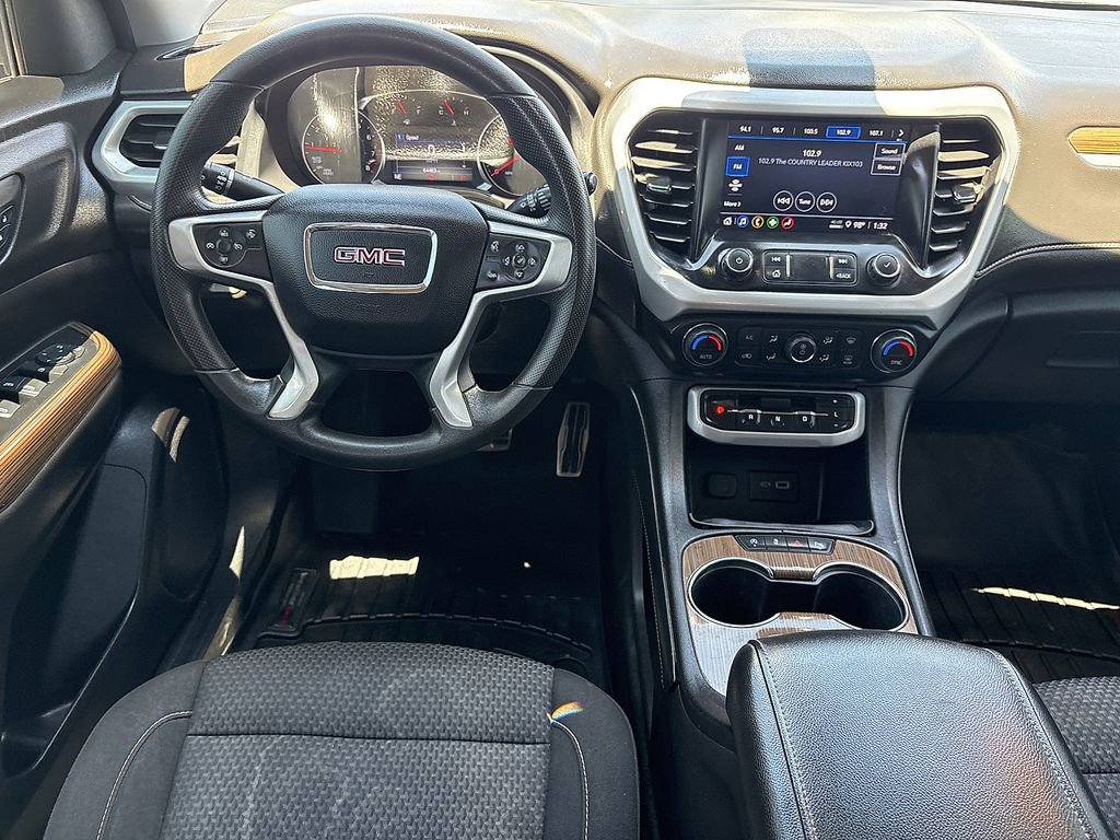Used 2023 GMC Acadia SLE w/ LPO, Bright Accent Package FWD image 17