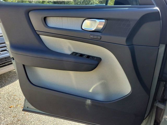 Used 2025 Volvo XC40 B5 Plus w/ Protection Package Premier image 35