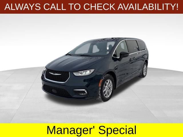 Used 2024 Chrysler Pacifica Touring image 3