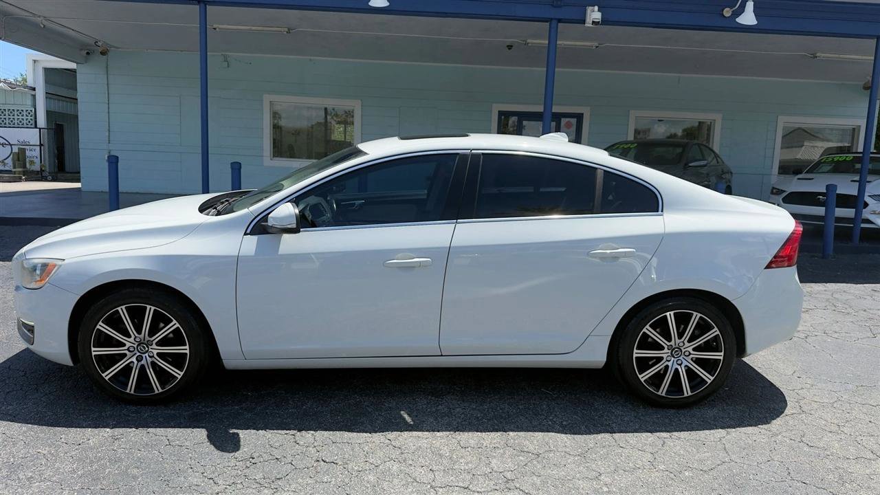 Used 2017 Volvo S60 T5 Inscription FWD image 2