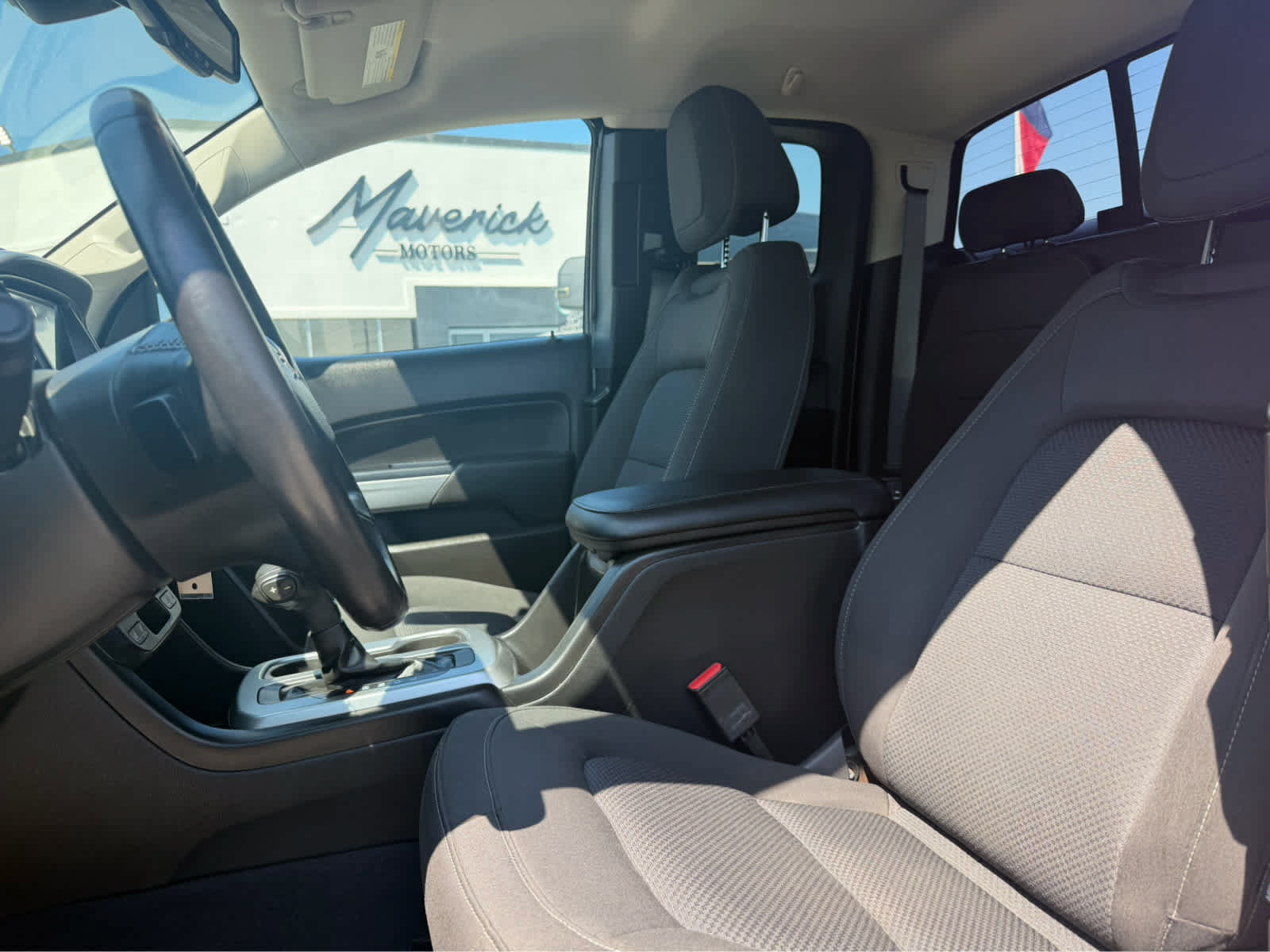 Used 2021 Chevrolet Colorado LT w/ LT Convenience Package AWD/4WD image 4