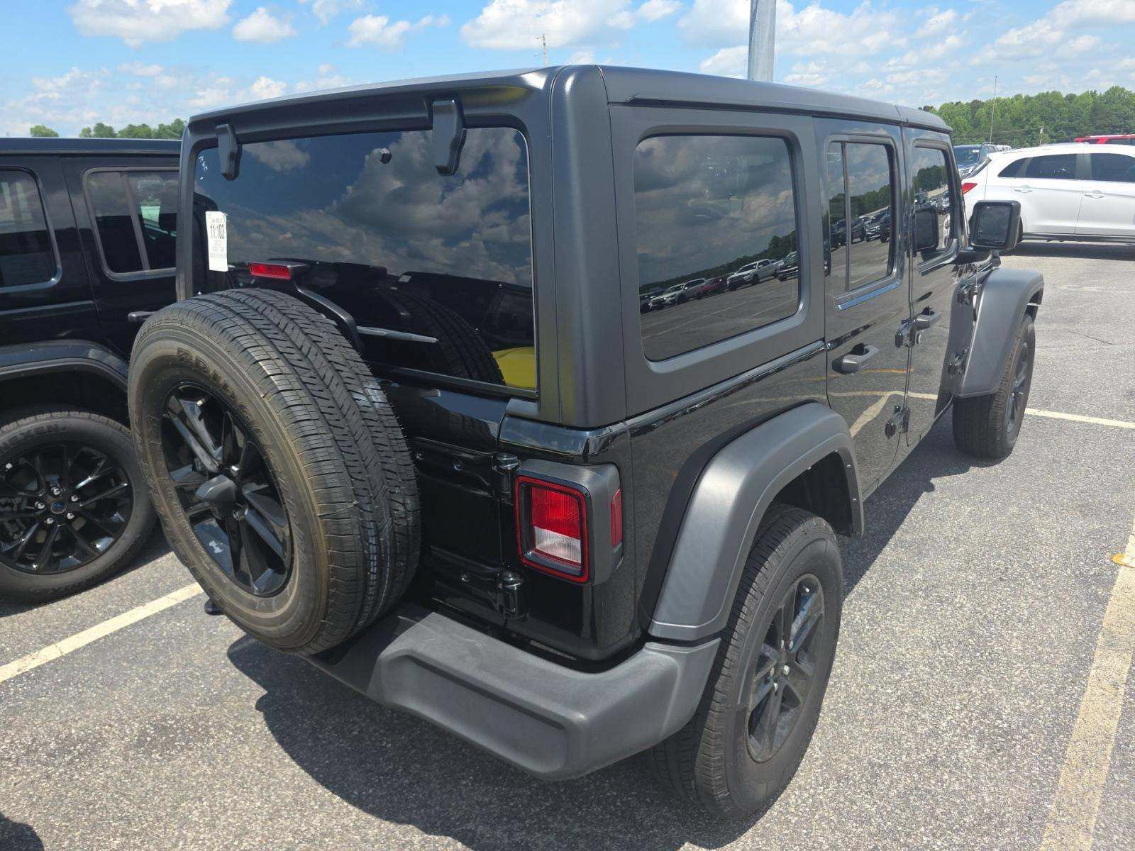 Used 2022 Jeep Wrangler Unlimited Sport AWD/4WD image 4