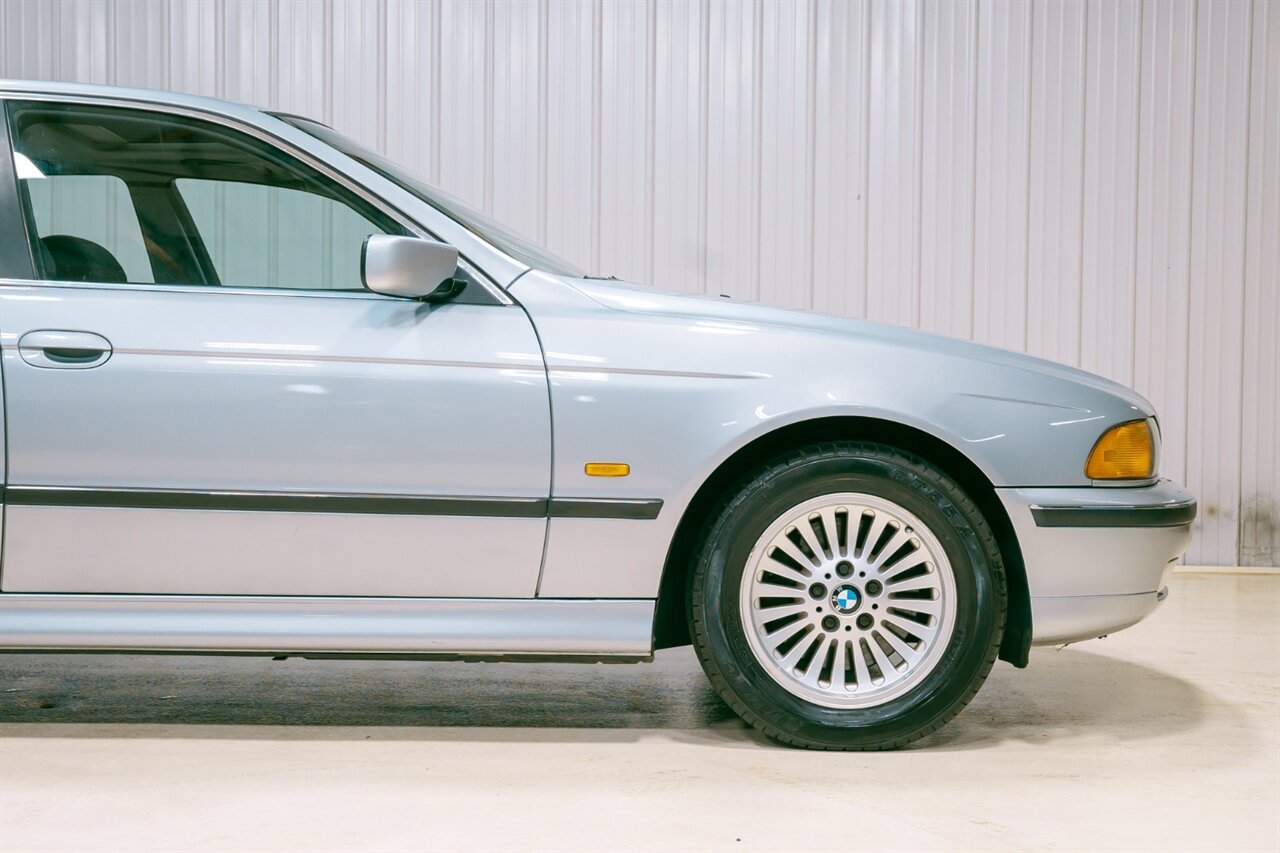 Used 1997 BMW 540i Sedan RWD image 11