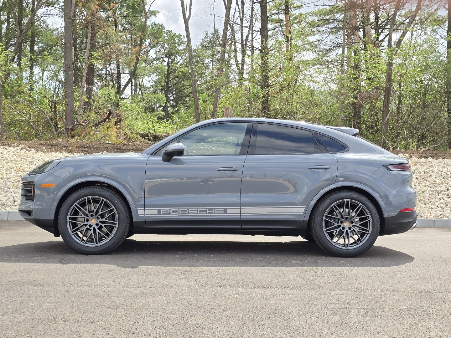 Used 2026 Porsche Cayenne Coupe image 2