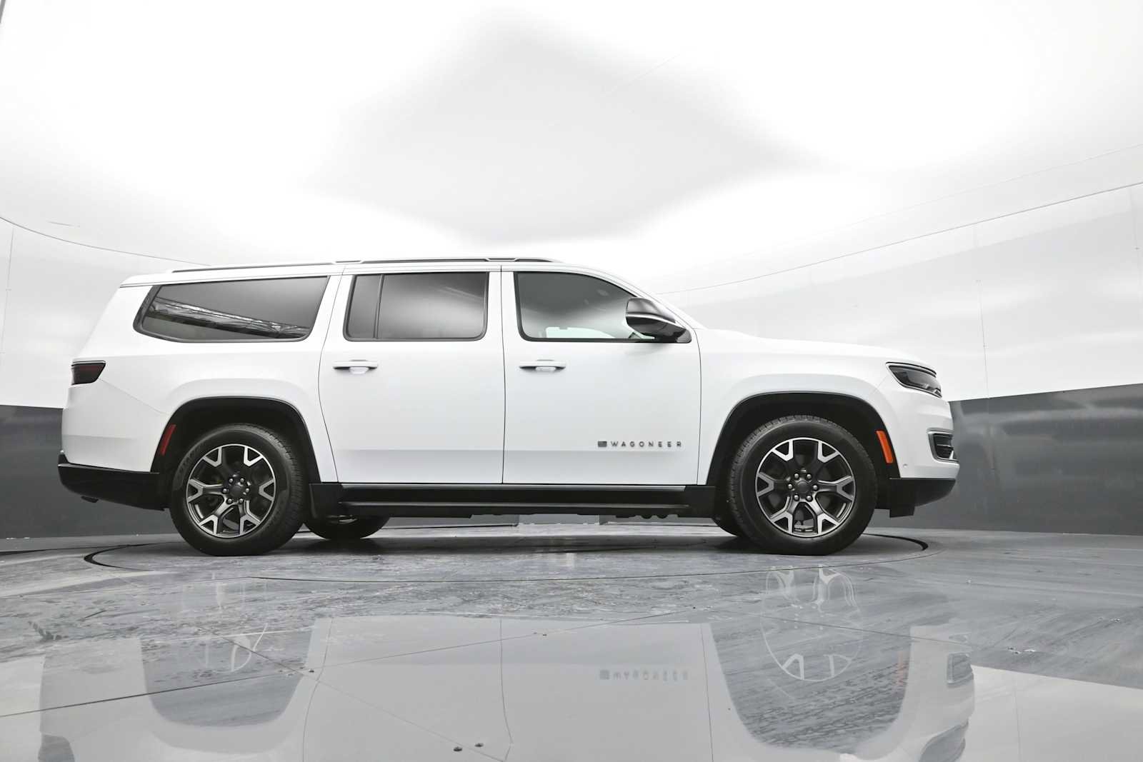 Used 2023 Jeep Wagoneer L Series III w/ Preferred Equipment Group image 44