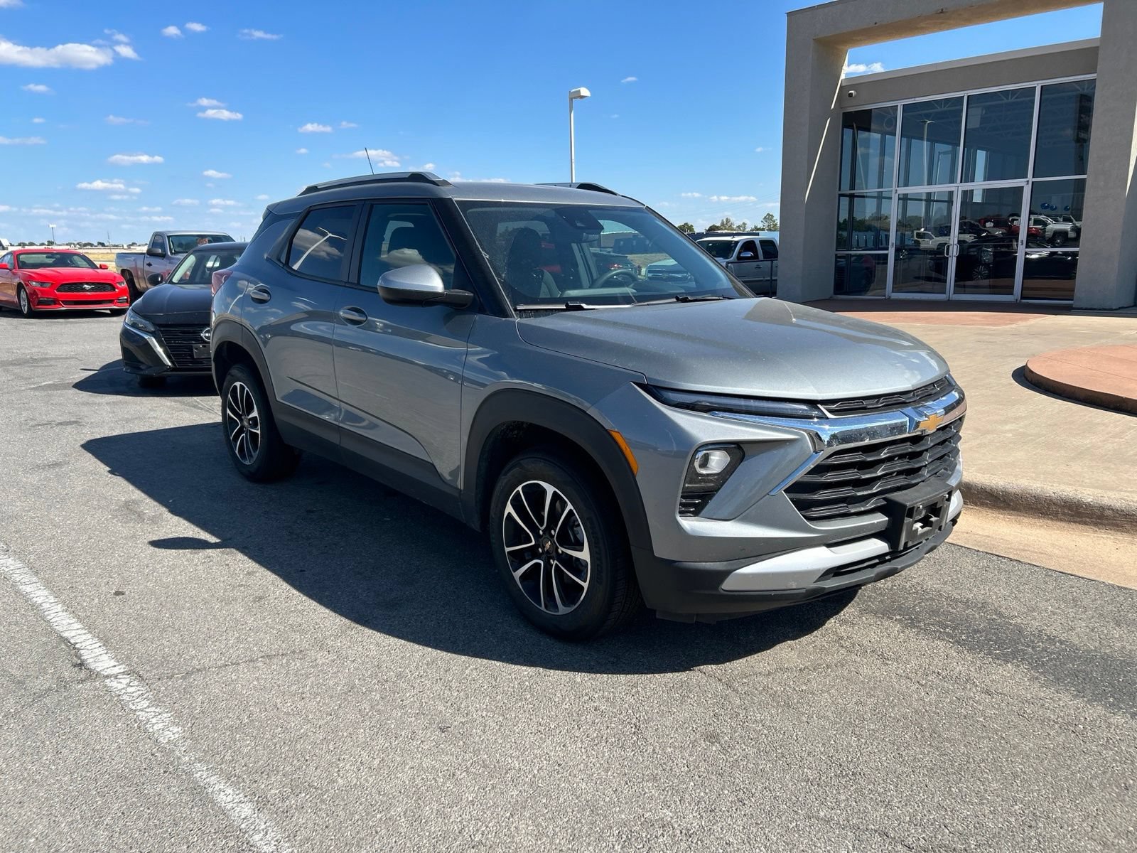 Used 2025 Chevrolet TrailBlazer LT AWD/4WD image 3