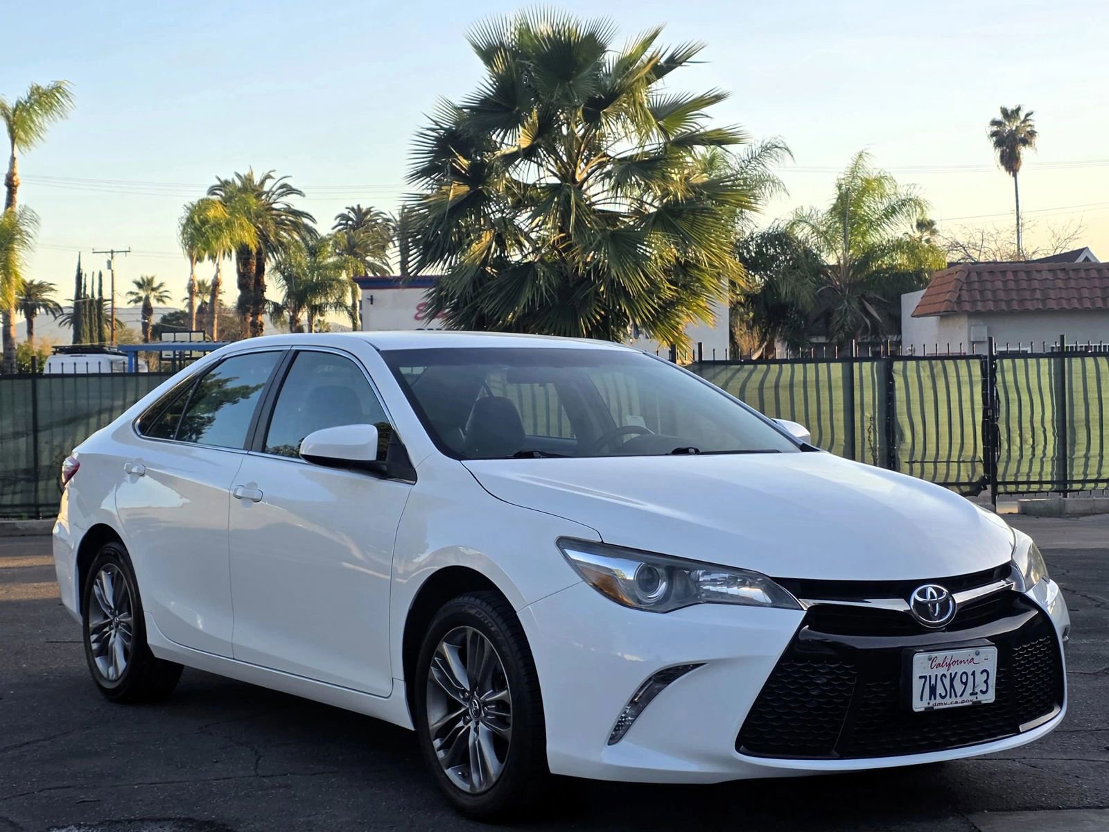 Used 2017 Toyota Camry SE image 2