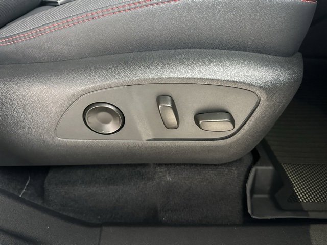 Certified 2025 Chevrolet Traverse RS image 17