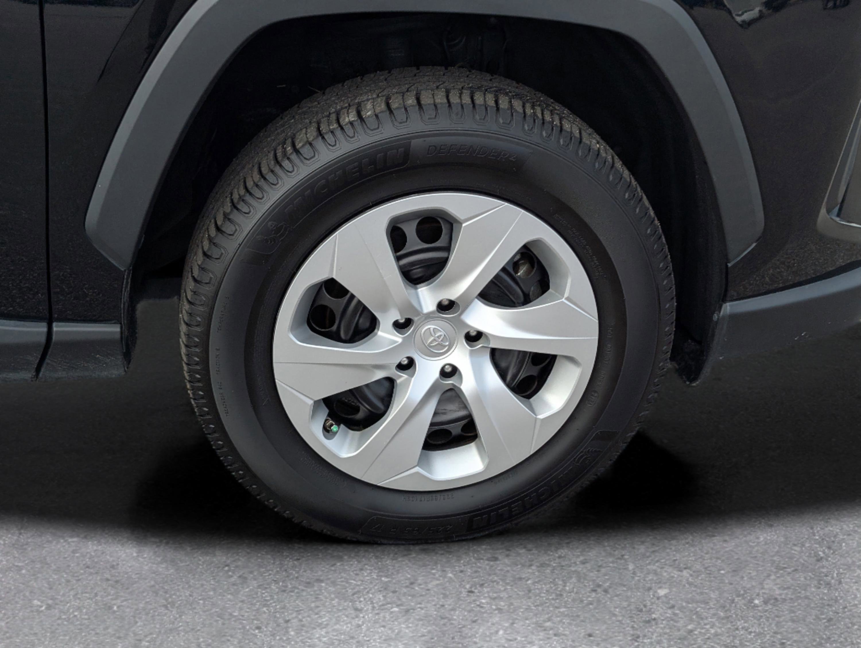 Used 2020 Toyota RAV4 LE image 6