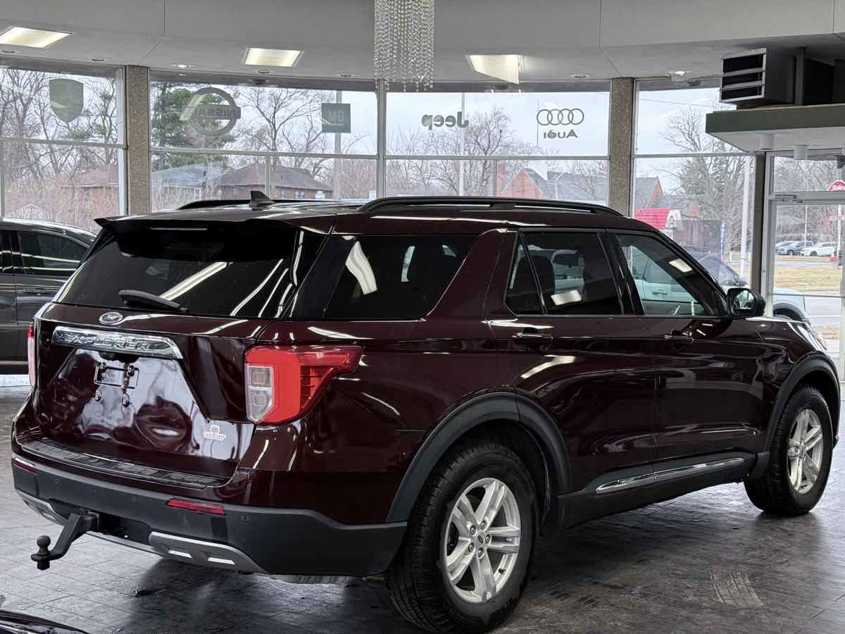 Used 2022 Ford Explorer XLT w/ Equipment Group 202A image 9