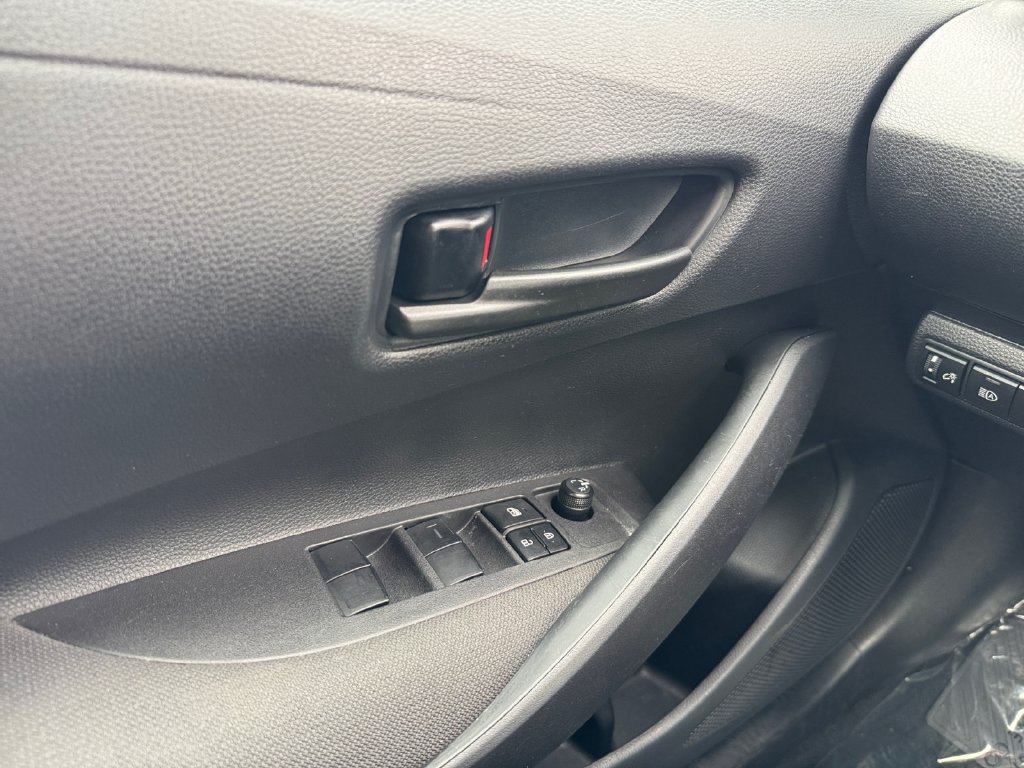 Used 2025 Toyota Corolla LE FWD image 11