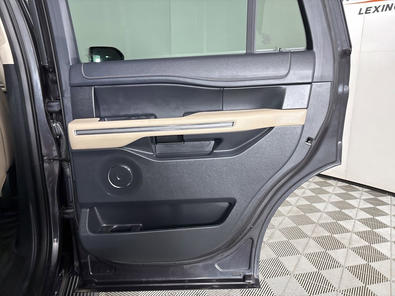 Used 2024 Ford Expedition XLT AWD/4WD image 25