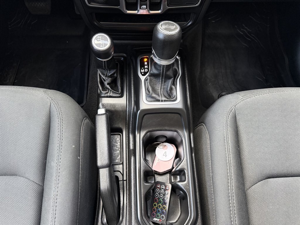 Used 2021 Jeep Wrangler Unlimited Sahara w/ Uconnect 4C Nav & Sound Group AWD/4WD image 27