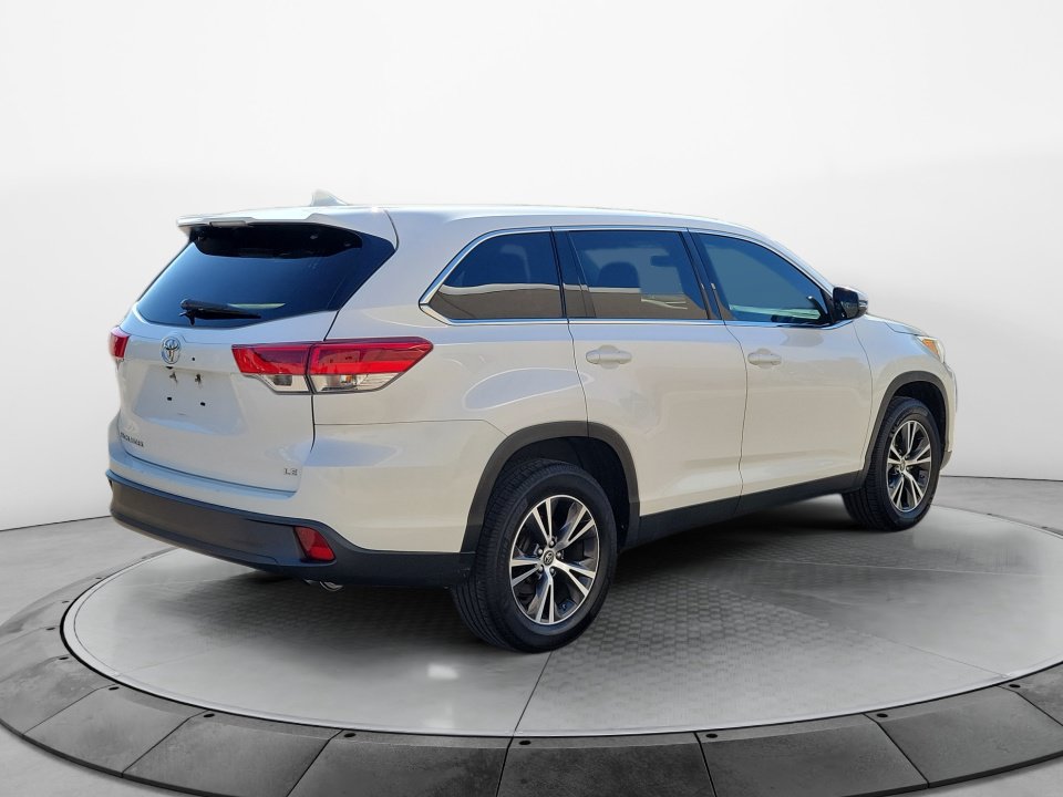 Used 2019 Toyota Highlander Plus FWD image 7