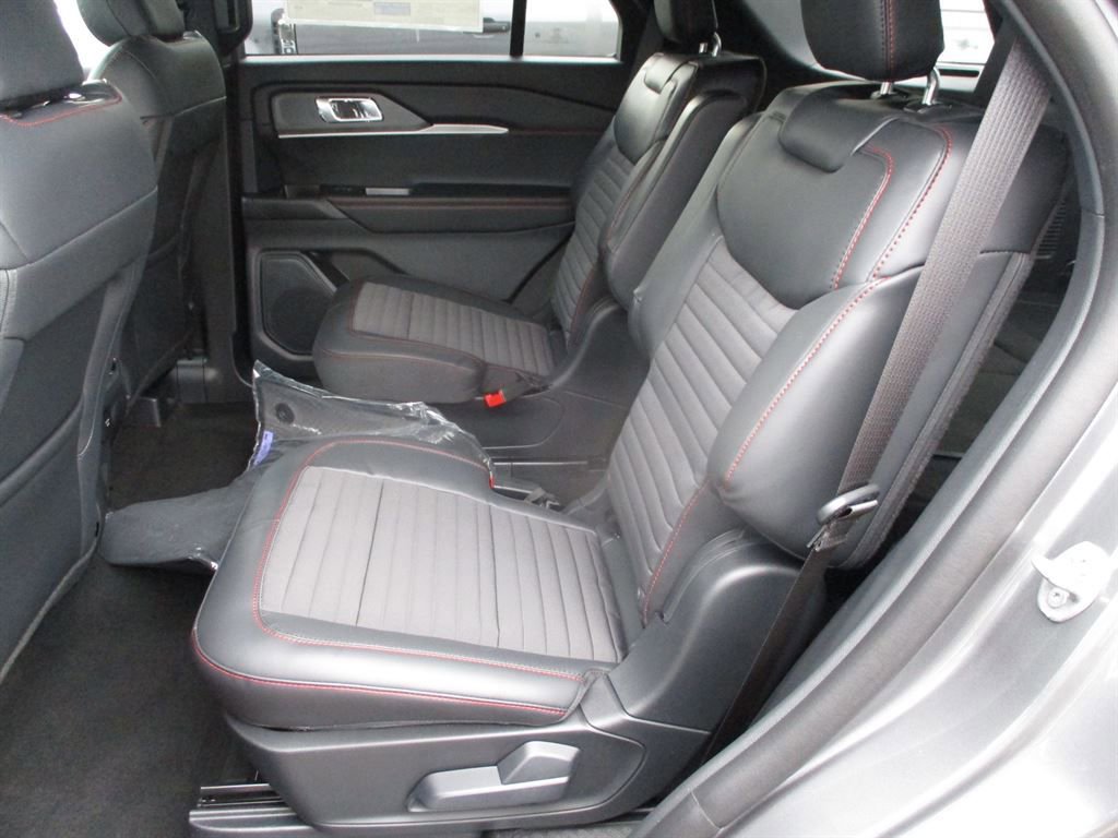 New 2026 Ford Explorer ST-Line w/ ST-Line Street Pack image 7