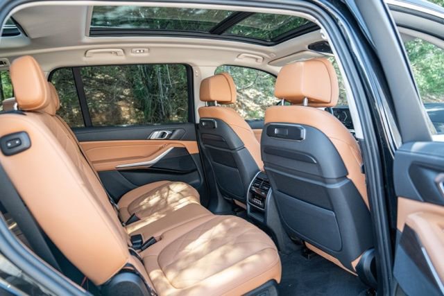 Used 2023 BMW X7 xDrive40i w/ Parking Assistance Package AWD/4WD image 43