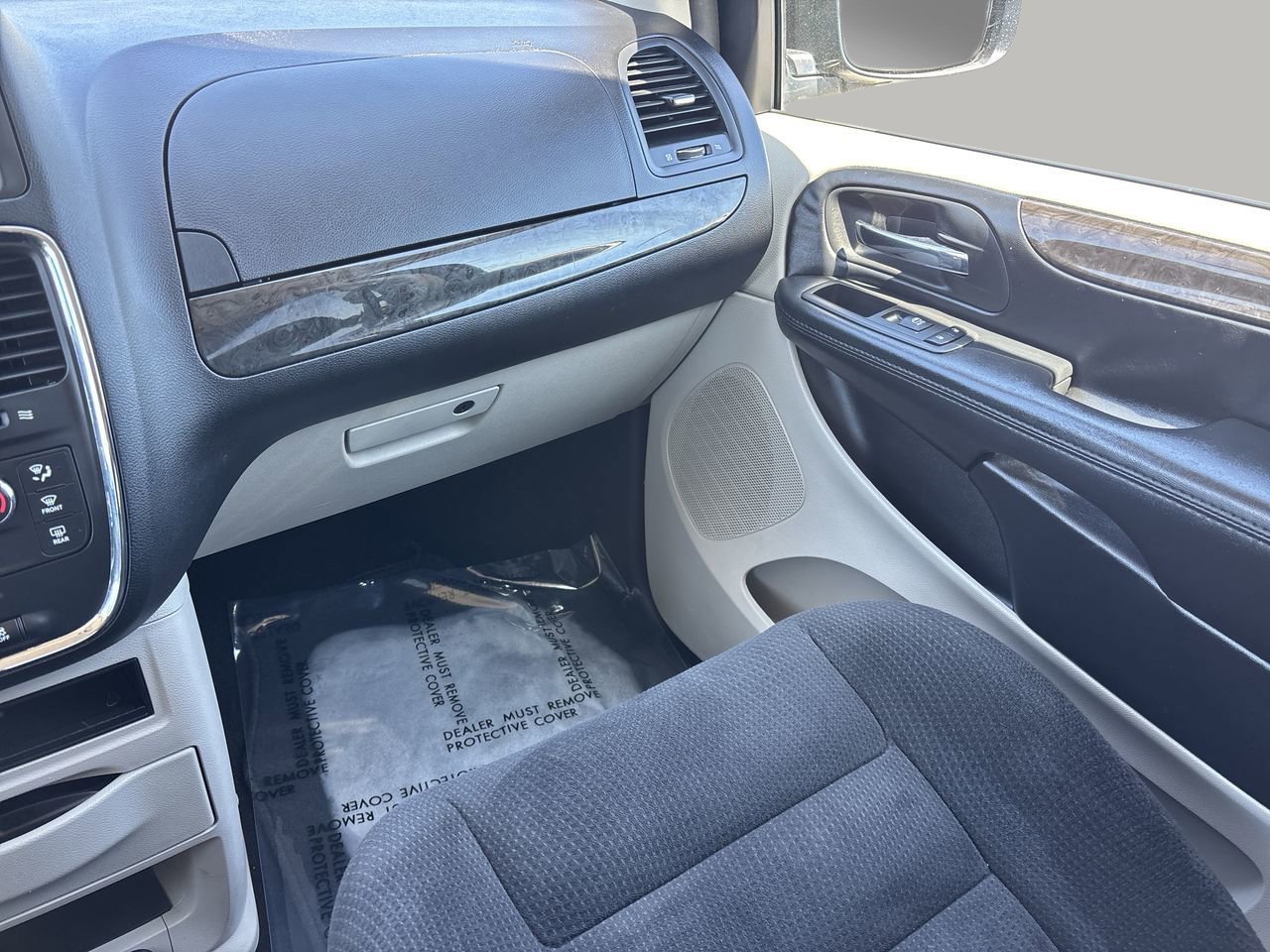 Used 2019 Dodge Grand Caravan SE w/ UConnect Hands-Free Group image 14