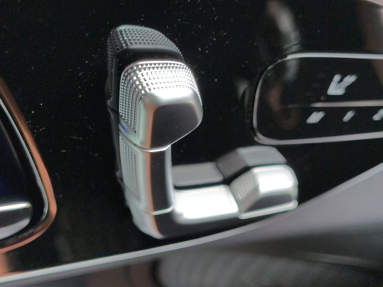 Used 2025 Mercedes-Benz GLC 300 4MATIC image 20