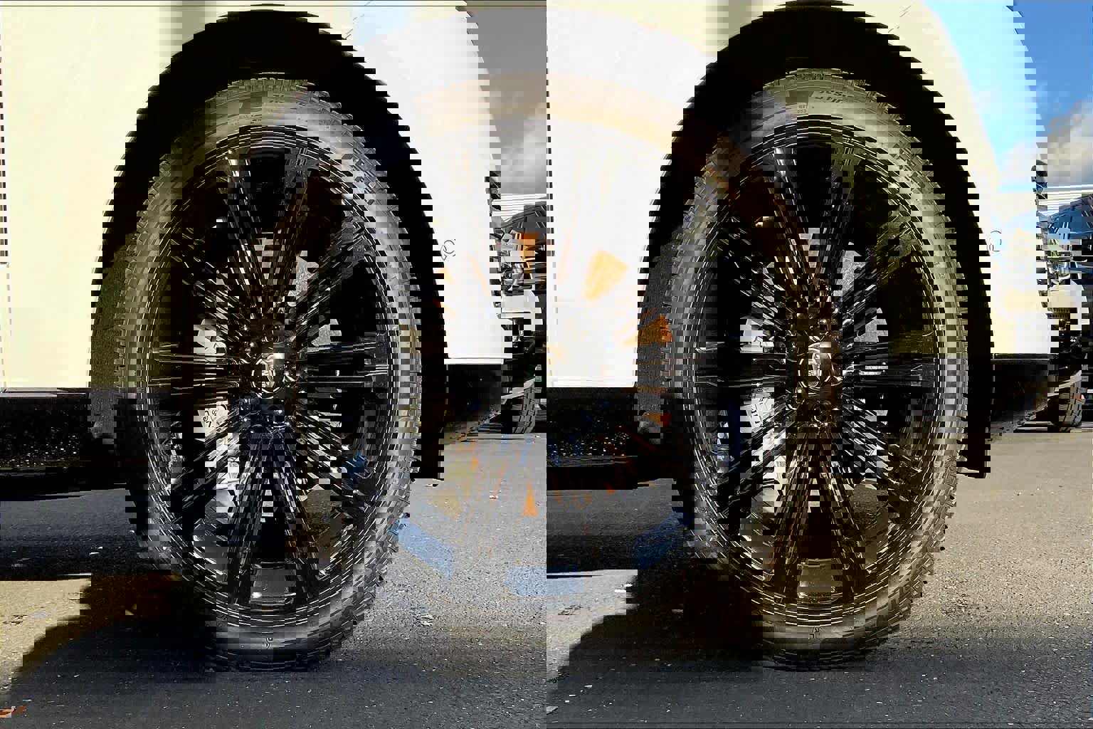 New 2025 Land Rover Range Rover SE image 14