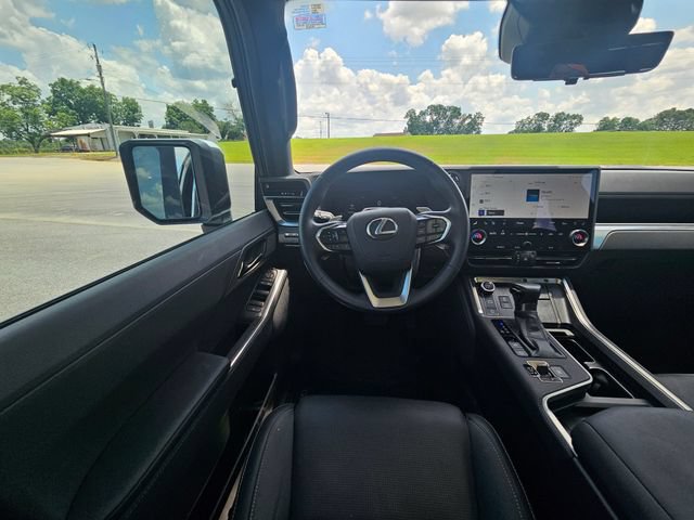 Used 2025 Lexus GX 550 AWD/4WD image 13