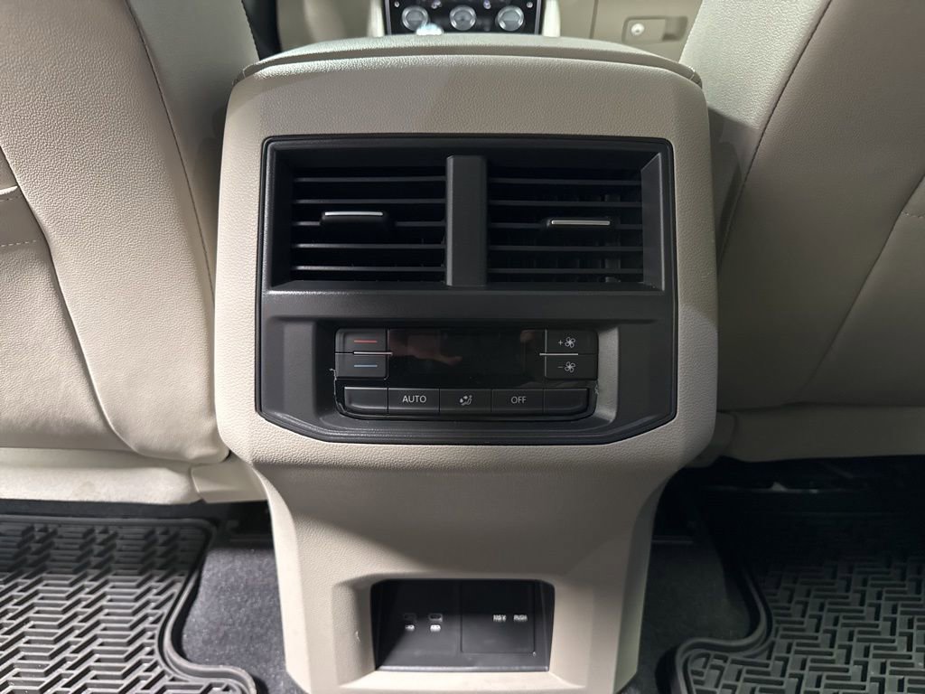 Used 2023 Volkswagen Atlas SE image 17