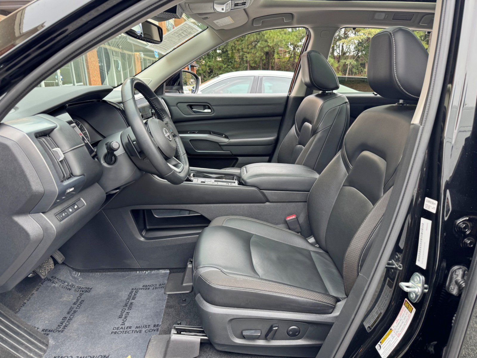 Used 2022 Nissan Pathfinder SL w/ SL Premium Package FWD image 16