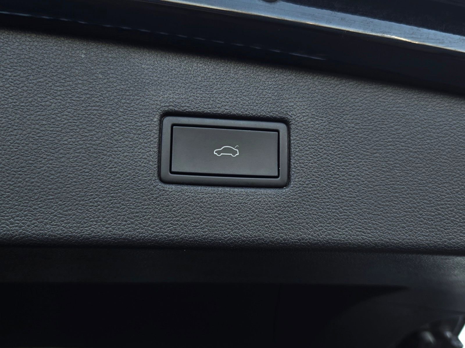 Used 2024 Volkswagen Tiguan Wolfsburg Edition image 25