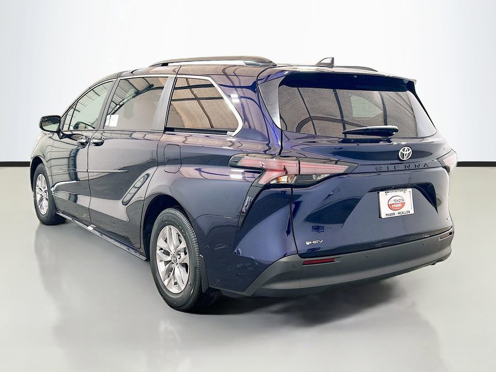 Used 2026 Toyota Sienna XLE image 6