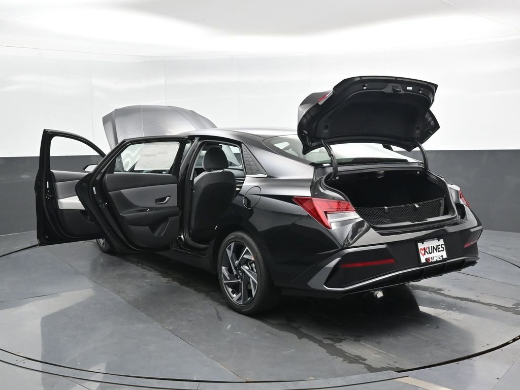 New 2025 Hyundai Elantra Limited image 55