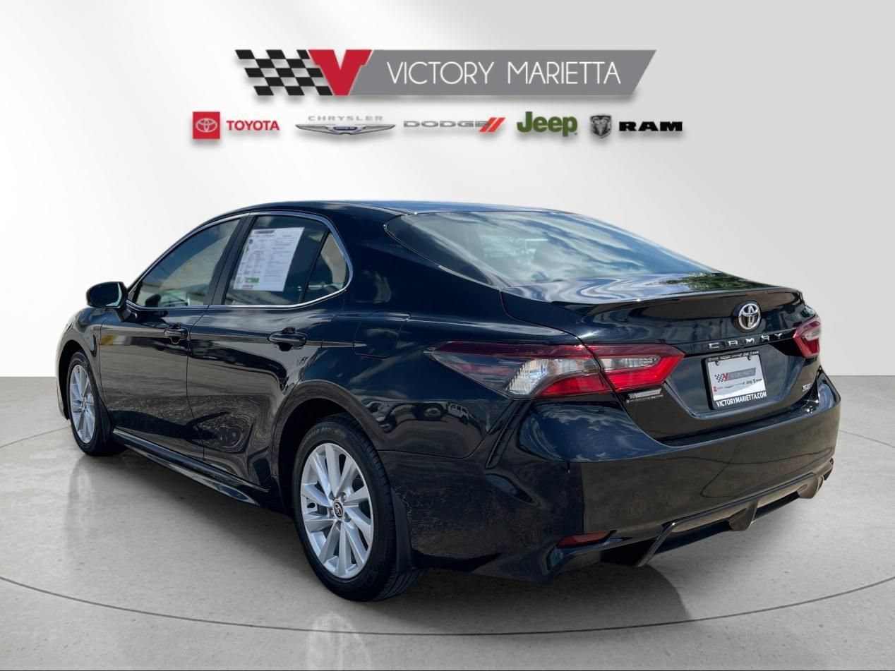 Used 2023 Toyota Camry SE FWD image 3
