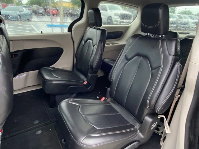 Used 2023 Chrysler Pacifica Touring-L image 23