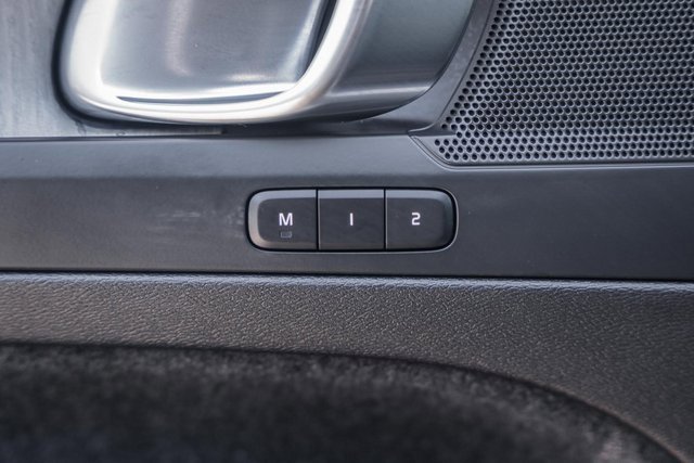 Certified 2025 Volvo XC40 B5 Plus image 39